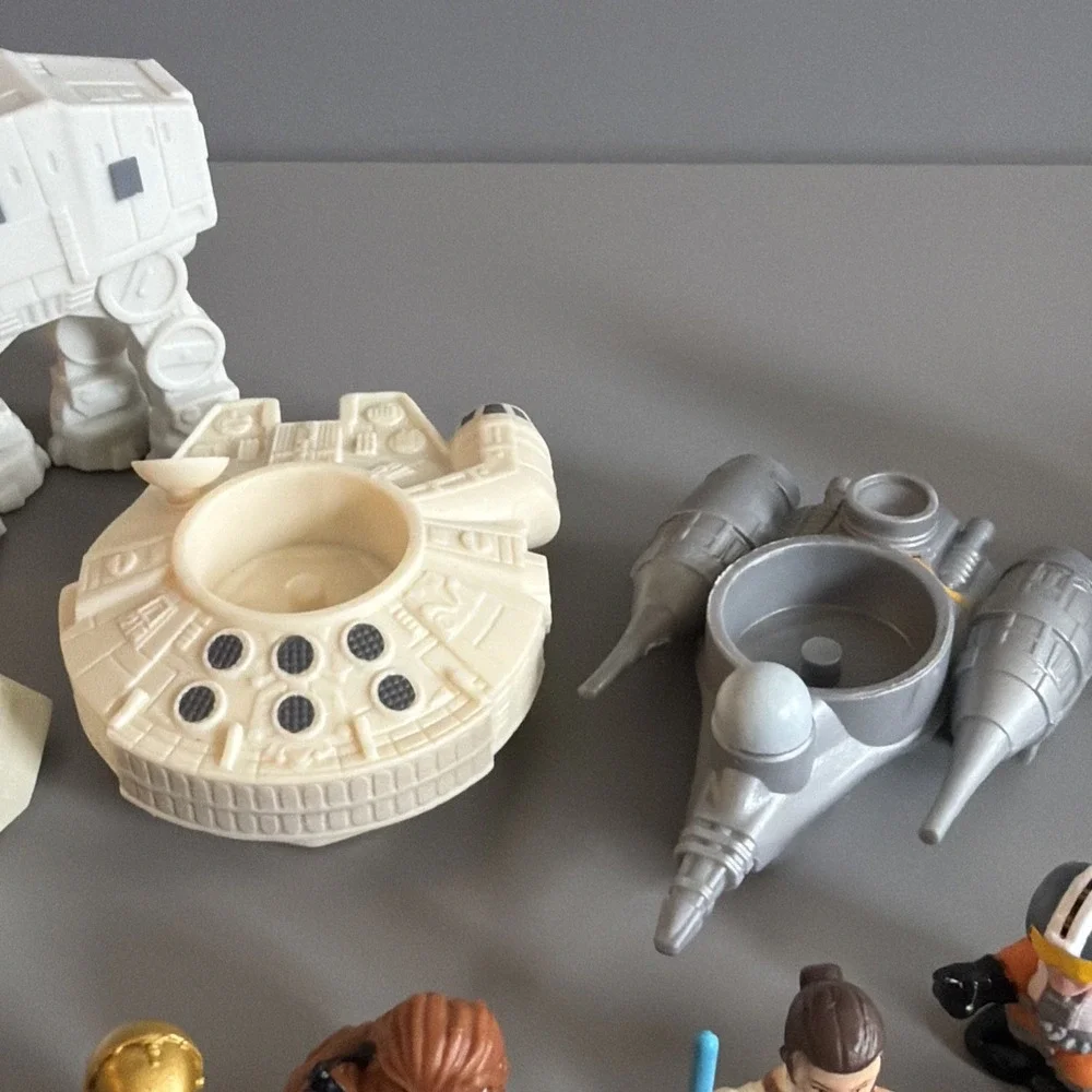 Lot of 24 Miniature Star Wars Figures and Spaceships by Hasbro/Disney Grogu